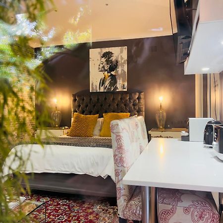 Art-Inspired Bedroom Close To Cbd Mossel Bay Luaran gambar