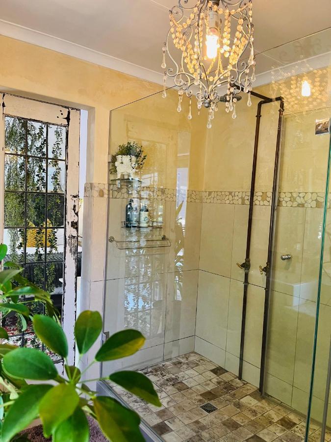 Art-Inspired Bedroom Close To Cbd Mossel Bay Luaran gambar
