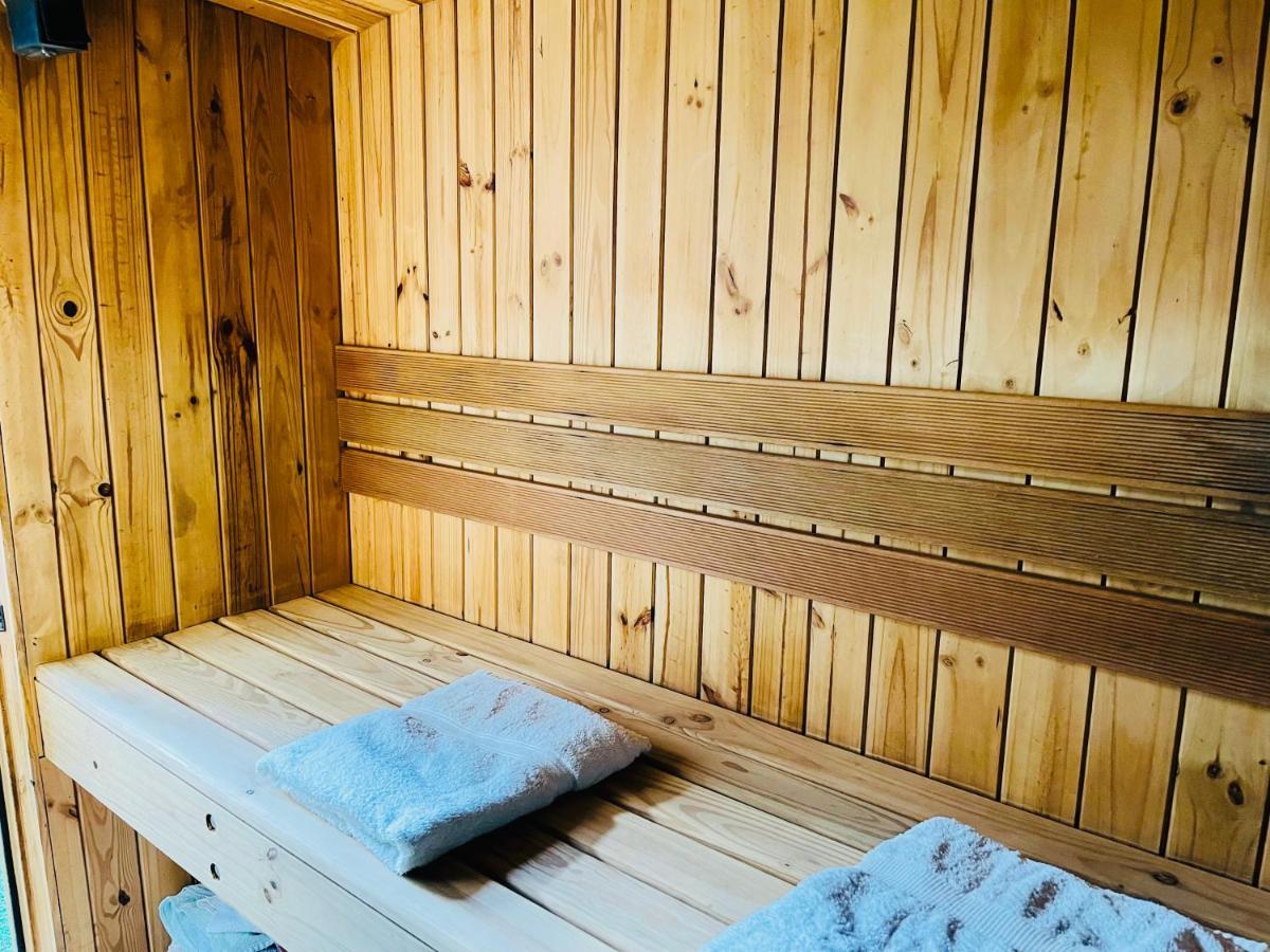Art-Inspired Bedroom Close To Cbd Mossel Bay Luaran gambar