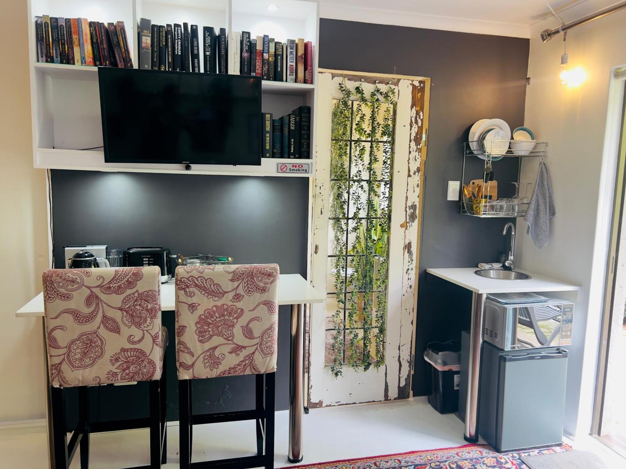 Art-Inspired Bedroom Close To Cbd Mossel Bay Luaran gambar