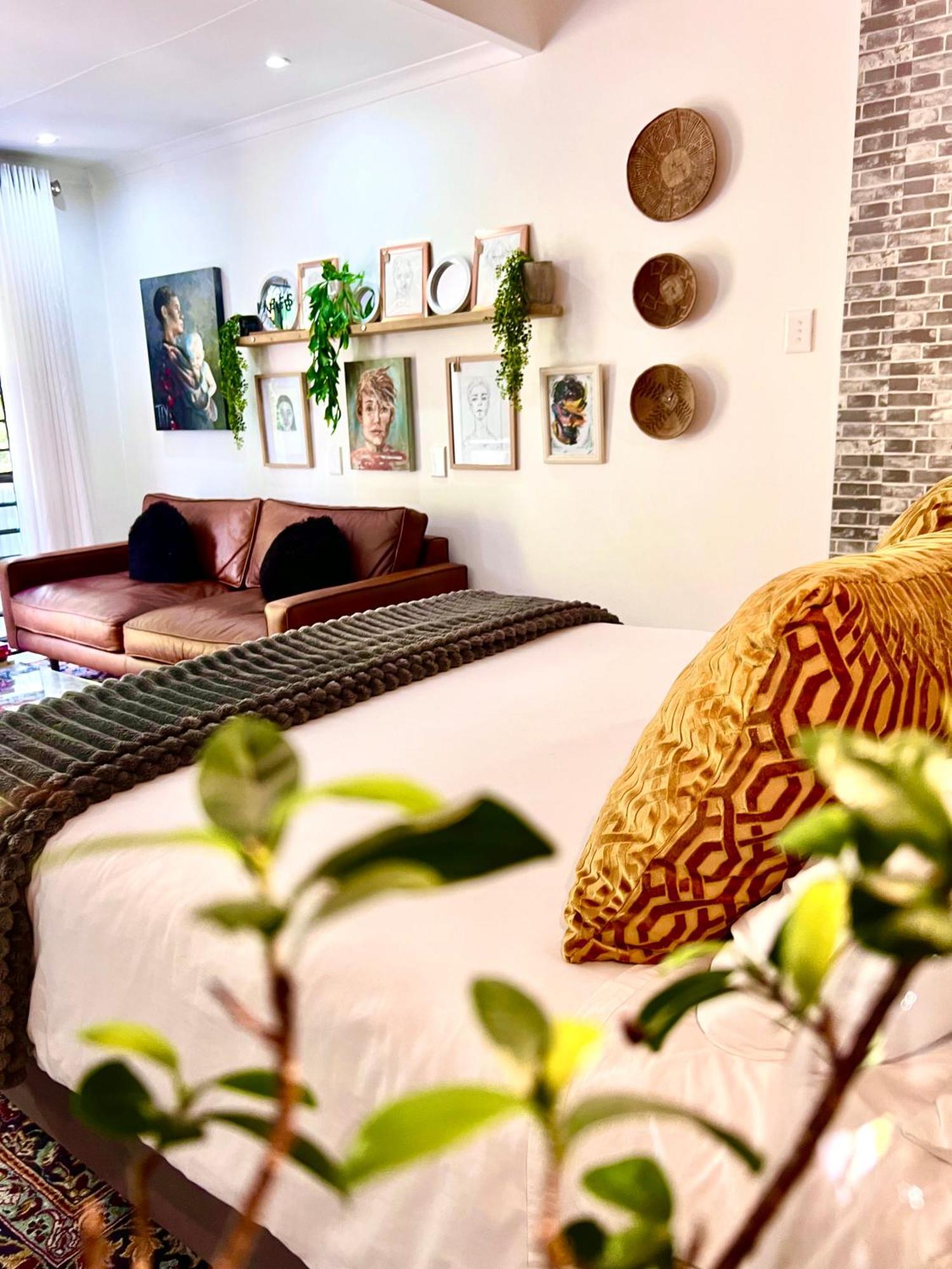 Art-Inspired Bedroom Close To Cbd Mossel Bay Luaran gambar