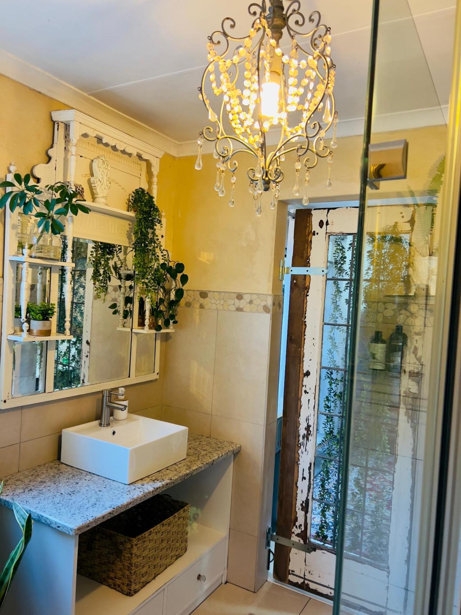 Art-Inspired Bedroom Close To Cbd Mossel Bay Luaran gambar